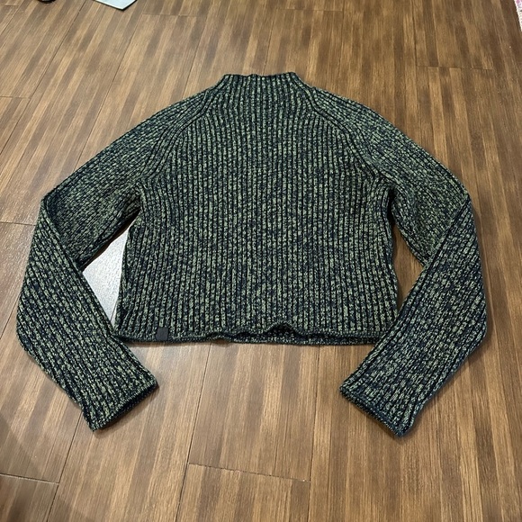 Lululemon Cotton-Cashmere Blend Mock Neck Sweater
Green Navy Black
W3GKGS
Sz 4 - Picture 6 of 8